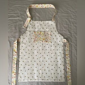 New Child Apron with Pocket - Reversible 2-Sided Custom Made Bee’s & Flowers